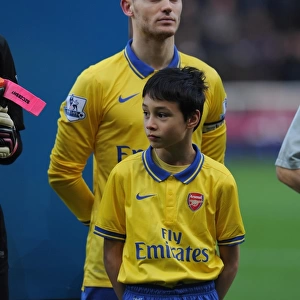 The Arsenal Mascot with Thomas Vermaelen (Arsenal). West Ham United 1: 3 Arsenal