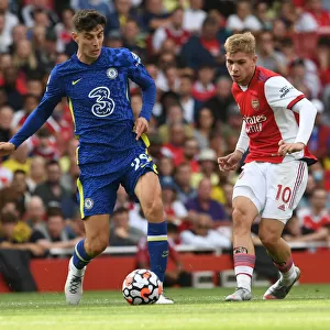 Arsenal vs. Chelsea: Emile Smith Rowe Fends Off Kai Havertz Pressure in Premier League Clash