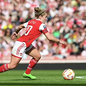 Arsenal vs. Tottenham: Kim Little's Battle for FA Women's Super League Victory at the Emirates
