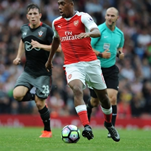 Arsenal's Alex Iwobi in Action during Premier League Clash against Southampton (2016-17)