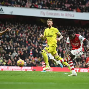 Bukayo Saka Scores His Second Goal: Arsenal's Victory Over Brentford in the 2021-22 Premier League