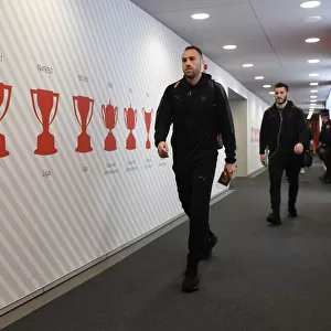 David Ospina Heads to Arsenal Dressing Room Before Atletico Madrid vs Arsenal UEFA Europa League Semi-Final