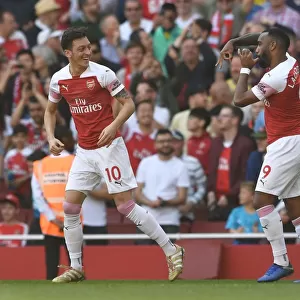 Mesut Ozil and Alexandre Lacazette Celebrate Goal: Arsenal vs Crystal Palace, Premier League 2018-19