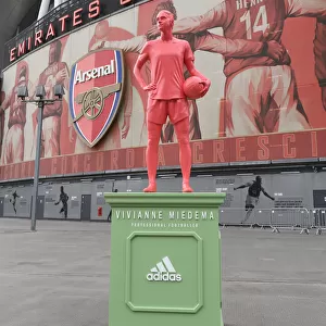 Vivianne Miedema Statue Unveiled: Arsenal Women Take on Tottenham Hotspur in FA WSL Showdown at Emirates Stadium