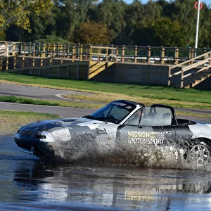 CM25 9318 Playing in puddles, Mazda MX-5