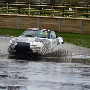 CM26 8878 Mazda MX-5, water splash
