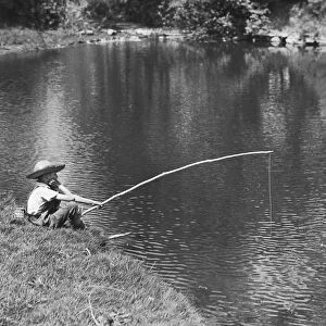 Boy in straw hat fishing