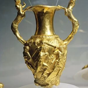 Bulgaria, Amphora-rython (drinking vessel) with mythological scenes, from the Panagjuriste treasure, embossed gold