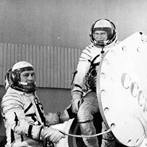 The crew of the soviet space mission soyuz 14 (l to r) commander pavel popovich and engineer yuri artyukhin during traing at the gagarin cosmonaut training center, july 1974