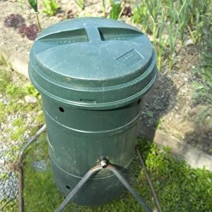 Green plastic compost bin, with lid