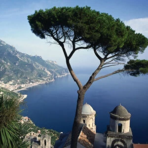 Italy, Campania, the coastline of the Amalfi Coast from the hilltown of Ravello, looking out to the Mediterranean sea
