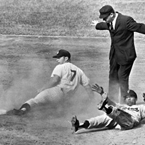 Mickey Mantle Steals Second