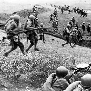 Red army men counter-attacking the enemy lines in the area of mozdok, 1942
