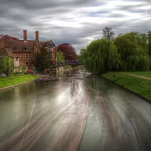 Cam river punting blur and university view