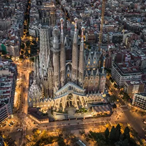 Iconic Buildings Around the World Premium Framed Print Collection: La Sagrada Familia