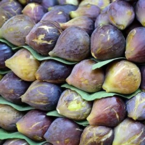 Fresh figs, market in Kadikoy, Istanbul, Asian side, Istanbul Province, Turkey