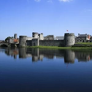 King Johns Castle on the Shannon River, Limerick, Ireland