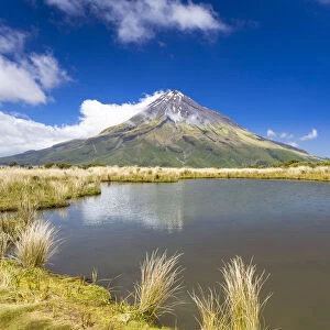 Mountain lake with the Mount Taranaki volcano, Pouakai Range, Egmont National Park, Taranaki Region, New Zealand