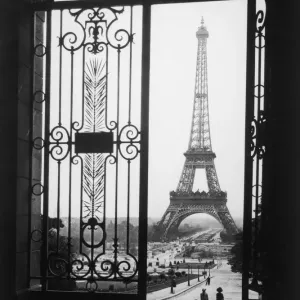 Trocadero View Eiffel Tower Print, circa 1925 Trocadero View Eiffel Tower Print, circa 1925