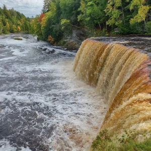 Upper Falls in Tahquamenon Falls State Park, Upper Peninsula, Michigan, USA