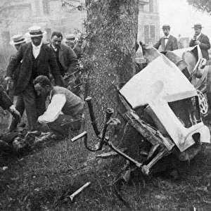 24th May 1903. The Lorraine-Barrow crashes in to a tree near Libourne. Killing both driver
