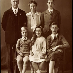 Ak Prince Oskar of Prussia with family, sons and daughter (b / w photo)
