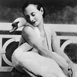 Anna Pavlova with her pet swan Jack, c. 1905 (b / w photo)