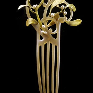 Art Nouveau: comb mistletoe in gold, scale, pearl and email made by Paul (1851-1915