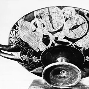 Attic red-figure cup depicting Achilles and Hector fighting in the presence of Athena and Apollo (pottery) (b / w photo)