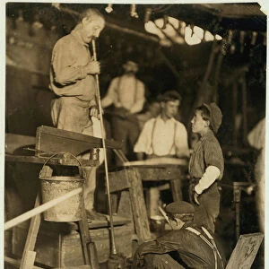 Blower and mould boy at Seneca Glass Works, Morgantown, West Virginia, 1908 (b / w photo)