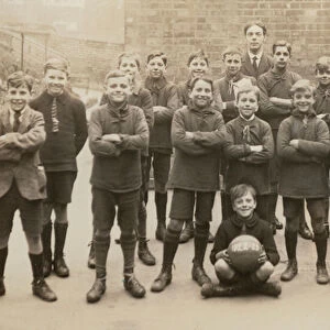 Boys Football Team, 1922-23 (b / w photo)
