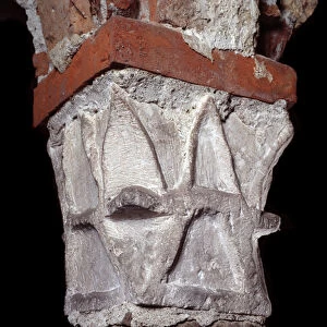 Column capital of the crypt, 7th century