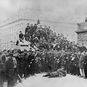 Communards in the Place Vendome during the Paris Commune, 1871 (b / w photo)