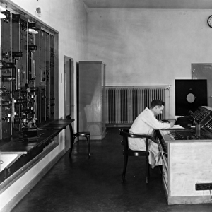 Control desk of a transmission facility in Hamburg, c. 1934, (b / w photo)