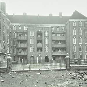 Dickens Estate: exterior of Copperfield House, London, 1932 (b / w photo)