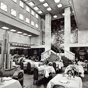 Dining Room on the Ocean Liner Ile de France, 1926 (b / w photo)