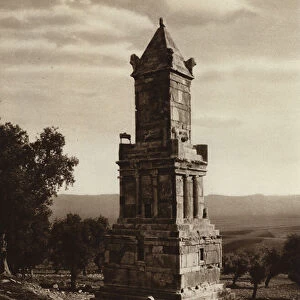 Dougga, Punic mausoleum (b / w photo)