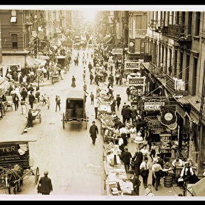 Eastward on Rivington and Orchard Streets, 1905 (b / w photo)