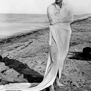 Gabriele D Annunzio wearing a dressing-gown on the beach in Francavilla, 1888 (b / w photo)