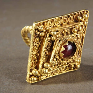 Garnet Ring, The West Yorkshire Hoard (gold)