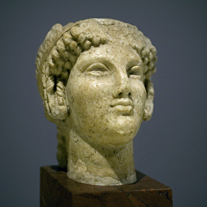 Girls head (Kore), sculpture of the Roman Hellenistic period