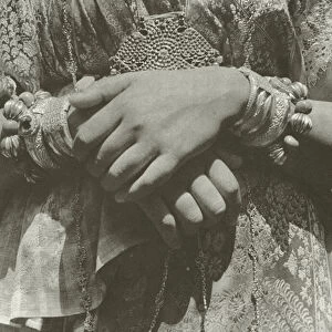 Hands of a Kandyan lady (b / w photo)