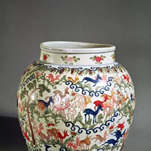 Large vase decorated with five colours and a thousand deer pattern