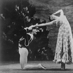 Maude Lloyd and Hugh Laing performing Jardin aux Lilas at the Mercury Theatre