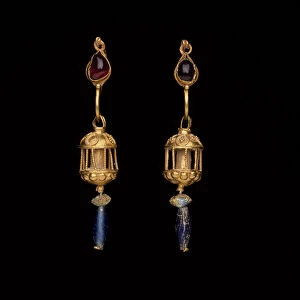Pair of earrings with large pendants, 2nd-1st centuries B. C. (gold, garnet, glass)