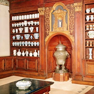 The pharmacy of the Saint-Jean Hospital, 17th-18th century (photo)