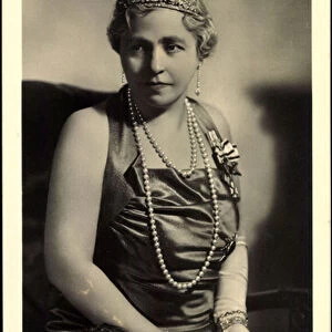 Photo Ak Empress Hermine, Second wife of Kaiser Wilhelm II, jewelry, diadem (b / w photo)