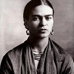 Portrait of Frida Kahlo, 1932 (b / w photo)