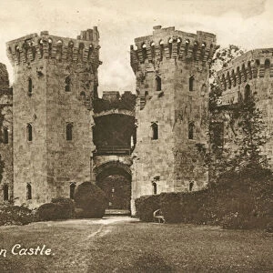 Raglan Castle (b / w photo)