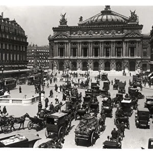 Traffic in front of the Paris Opera House, 1890-99 (b / w photo)